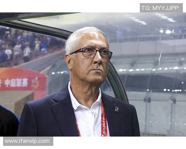 哪个足球明星的眼神让人觉得痴呆不已引发球迷热议和讨论